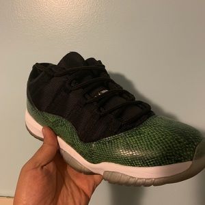 Snakeskin low top 11z